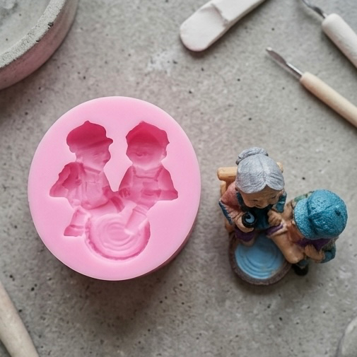 Karakız Dekoratif Nine Dede Silikon Kalıp 5.5x5x4 Cm thumbnail 1